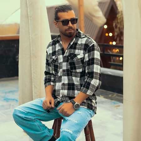 آهنگ ایمان عارفان قلب منی آهنگ ایمان عارفان قلب منی